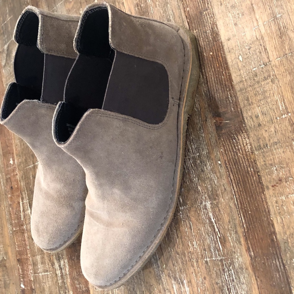 Mens size 11. Kenneth Cole Chelsea Boot